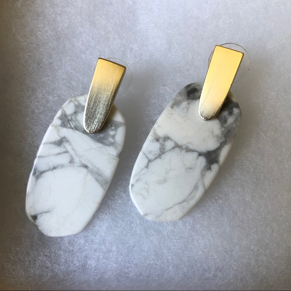RARE: Kendra Scott Aragon White Marble Earrings - Picture 6 of 6